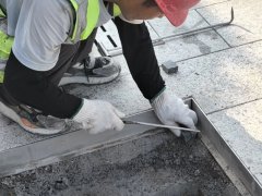 我们的方针是正在8月8日前把所有施工功